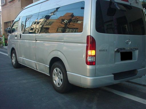 トヨタ　ハイエース　左スライドドア・左クォータ板金塗装修理